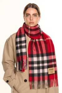 A charcoal cashmere scarf in a beautifully crafted gift box.